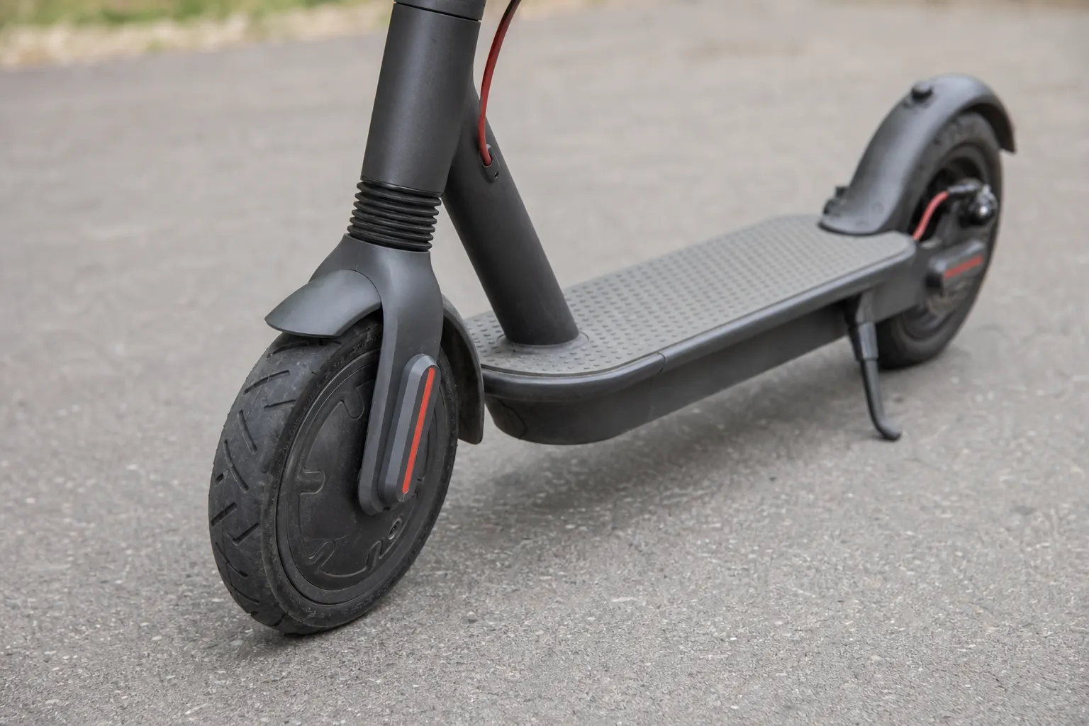 Fram- och bakhjul på elsparkcykel