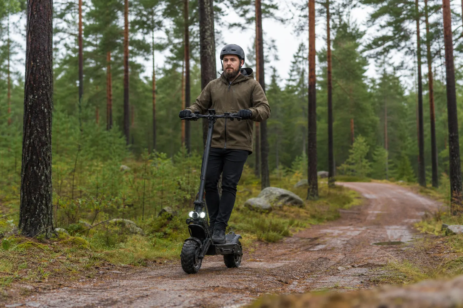 Elsparkcykel i terräng