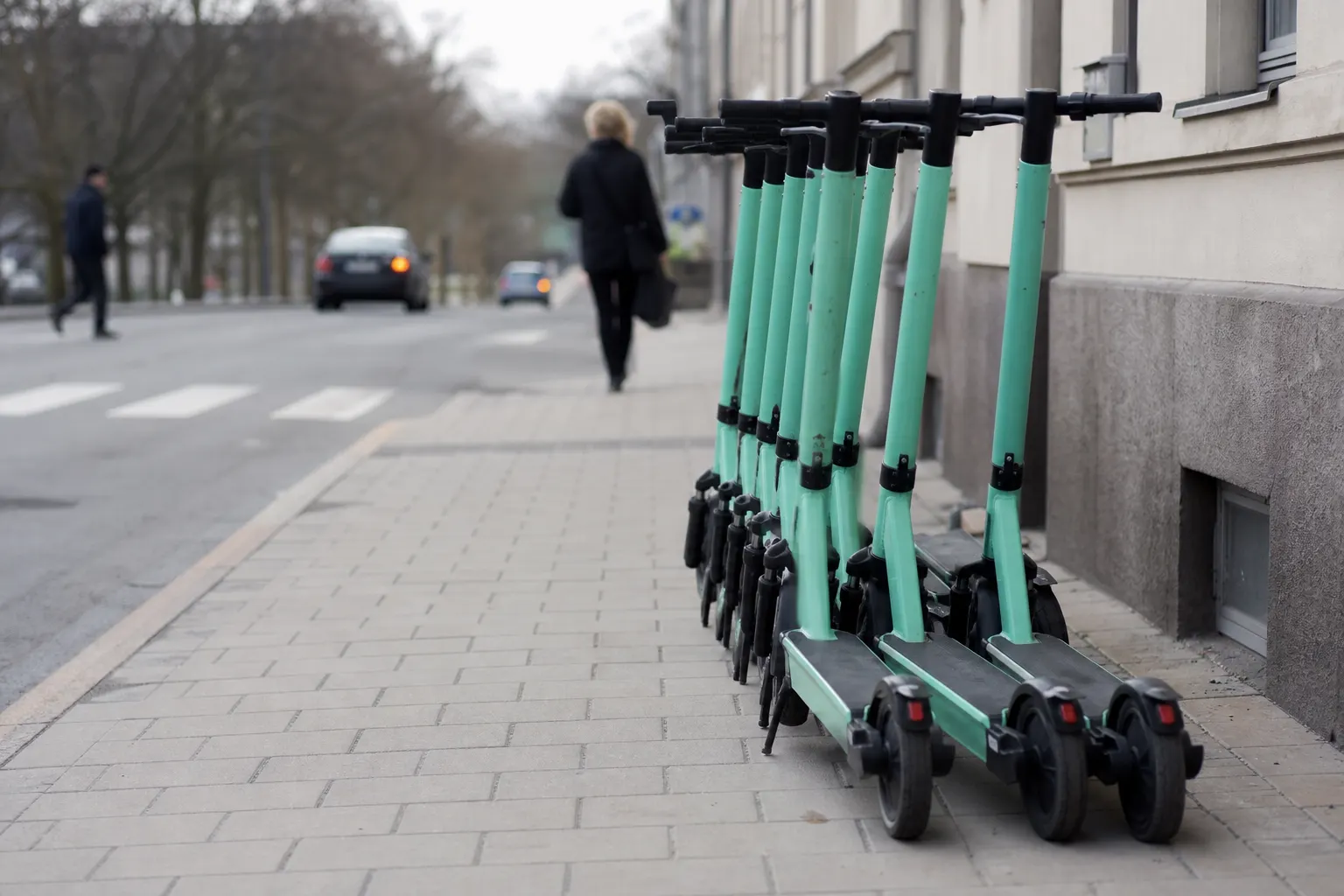 Uthyrnings-elsparkcyklar i stad