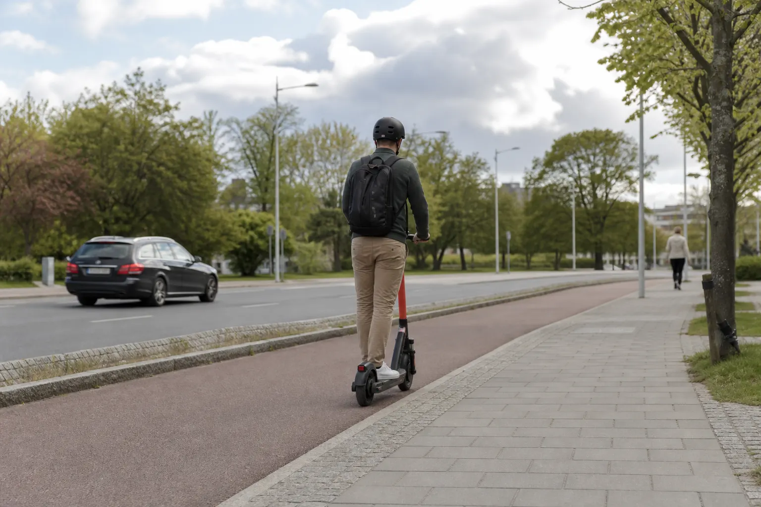 Elsparkcykel på cykelbana